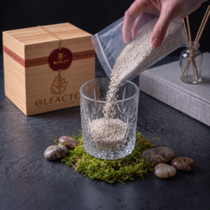 QUBO candela a sabbia in bicchiere con cera di origine vegetale - inserimento cera